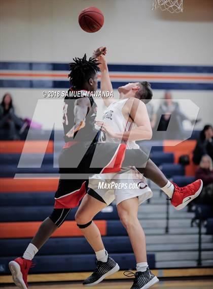 Thumbnail 2 in Chaminade vs Cleveland photogallery.
