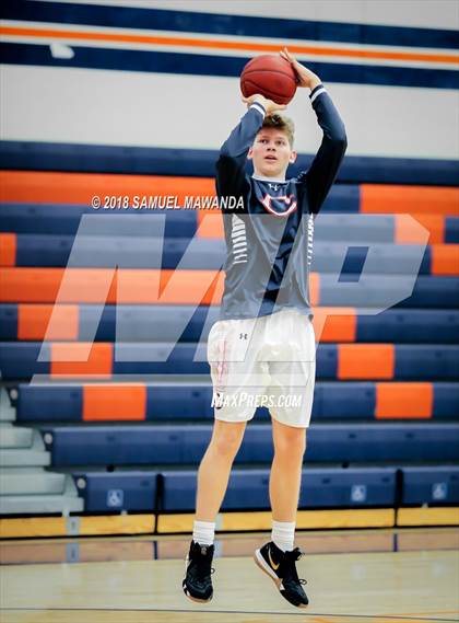 Thumbnail 1 in Chaminade vs Cleveland photogallery.