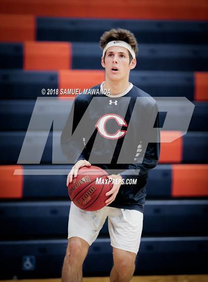 Thumbnail 2 in Chaminade vs Cleveland photogallery.
