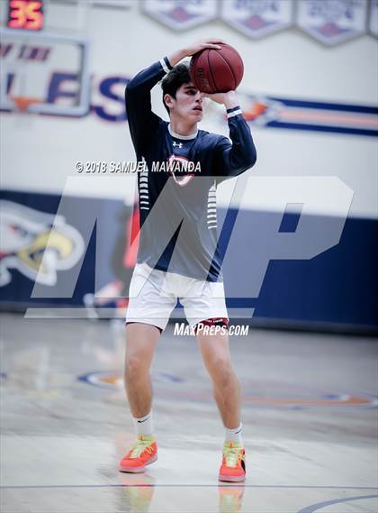 Thumbnail 2 in Chaminade vs Cleveland photogallery.
