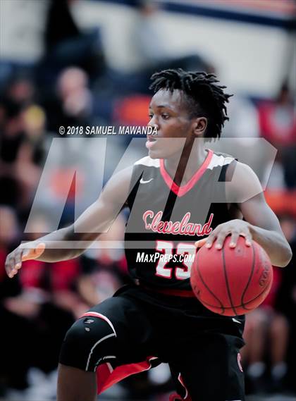 Thumbnail 1 in Chaminade vs Cleveland photogallery.