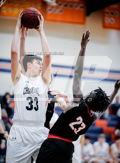 Thumbnail 2 in Chaminade vs Cleveland photogallery.