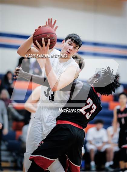 Thumbnail 3 in Chaminade vs Cleveland photogallery.