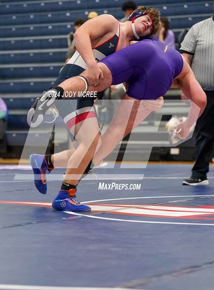 Thumbnail 2 in DeSoto Central vs Lewisburg photogallery.