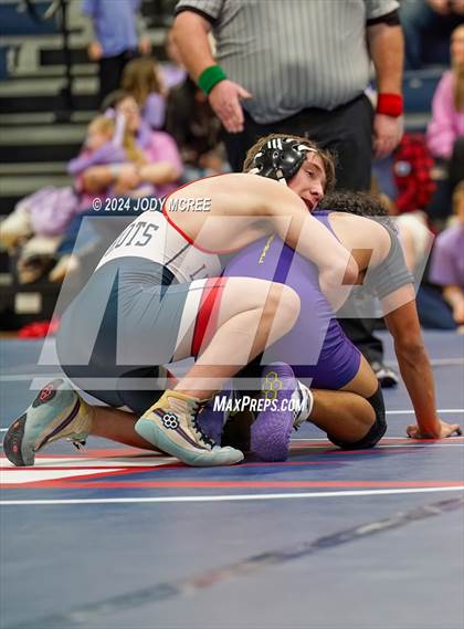 Thumbnail 1 in DeSoto Central vs Lewisburg photogallery.