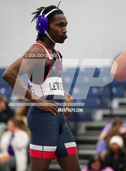 Thumbnail 2 in DeSoto Central vs Lewisburg photogallery.