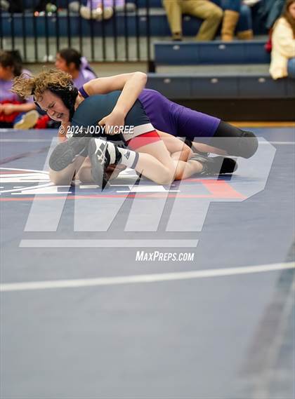 Thumbnail 2 in DeSoto Central vs Lewisburg photogallery.