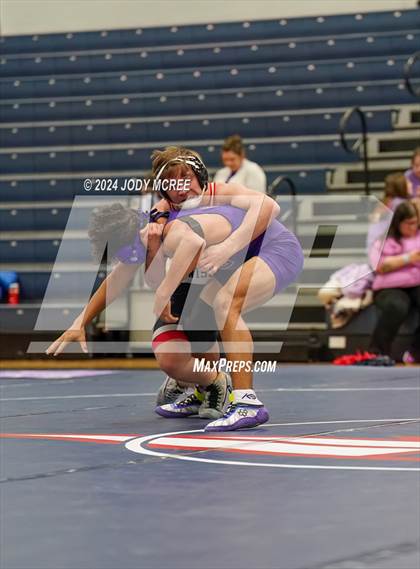 Thumbnail 2 in DeSoto Central vs Lewisburg photogallery.
