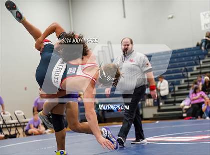 Thumbnail 2 in DeSoto Central vs Lewisburg photogallery.