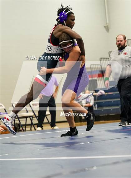 Thumbnail 2 in DeSoto Central vs Lewisburg photogallery.