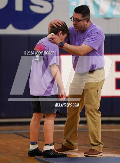 Thumbnail 2 in DeSoto Central vs Lewisburg photogallery.