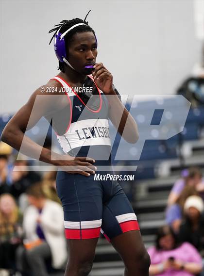 Thumbnail 3 in DeSoto Central vs Lewisburg photogallery.