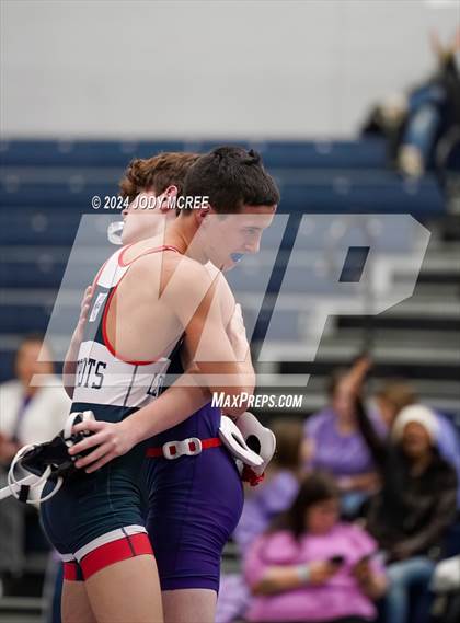 Thumbnail 3 in DeSoto Central vs Lewisburg photogallery.