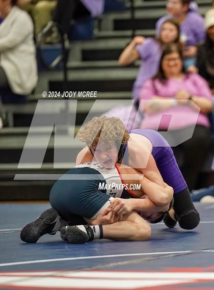 Thumbnail 2 in DeSoto Central vs Lewisburg photogallery.