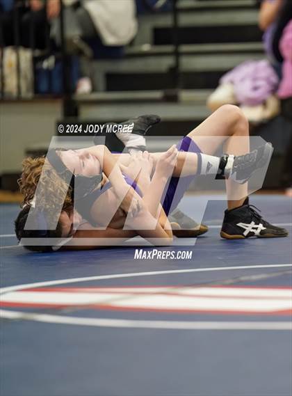 Thumbnail 3 in DeSoto Central vs Lewisburg photogallery.