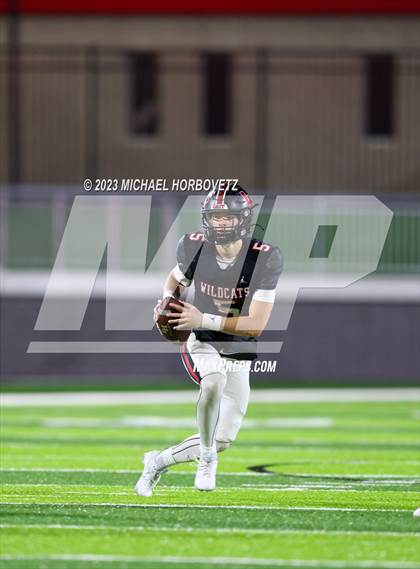Thumbnail 2 in Lake Highlands vs. Prosper (UIL 6A Football Area Playoff) photogallery.