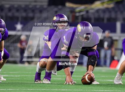 Thumbnail 2 in Hawley vs. Shiner (UIL Football 2A D1 Finals) photogallery.