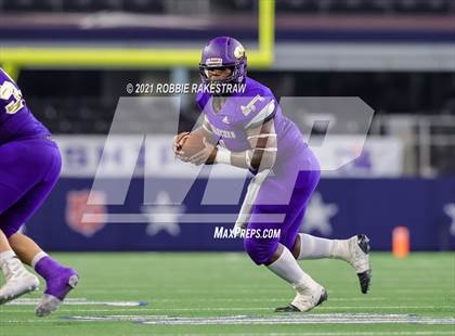 Thumbnail 1 in Hawley vs. Shiner (UIL Football 2A D1 Finals) photogallery.
