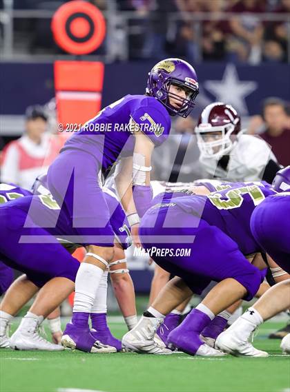 Thumbnail 2 in Hawley vs. Shiner (UIL Football 2A D1 Finals) photogallery.