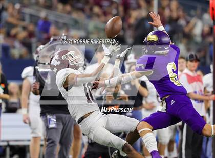 Thumbnail 2 in Hawley vs. Shiner (UIL Football 2A D1 Finals) photogallery.