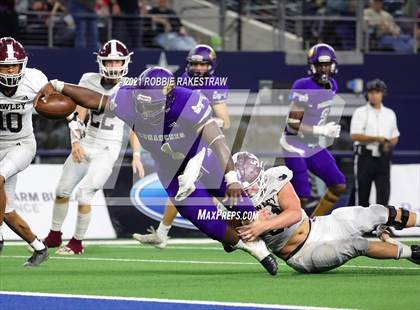 Thumbnail 2 in Hawley vs. Shiner (UIL Football 2A D1 Finals) photogallery.