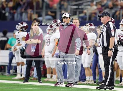 Thumbnail 2 in Hawley vs. Shiner (UIL Football 2A D1 Finals) photogallery.
