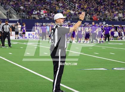 Thumbnail 3 in Hawley vs. Shiner (UIL Football 2A D1 Finals) photogallery.