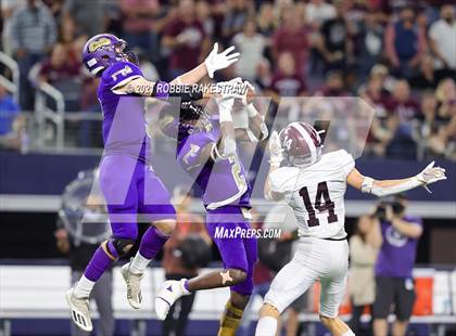 Thumbnail 1 in Hawley vs. Shiner (UIL Football 2A D1 Finals) photogallery.