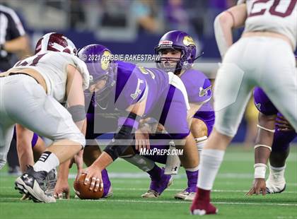 Thumbnail 2 in Hawley vs. Shiner (UIL Football 2A D1 Finals) photogallery.