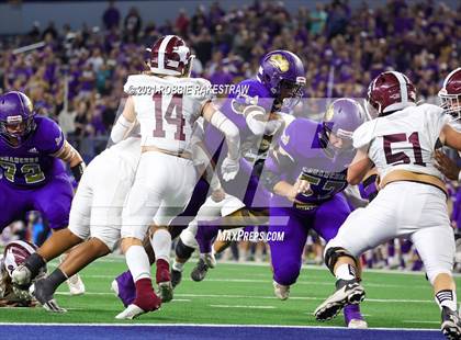 Thumbnail 3 in Hawley vs. Shiner (UIL Football 2A D1 Finals) photogallery.