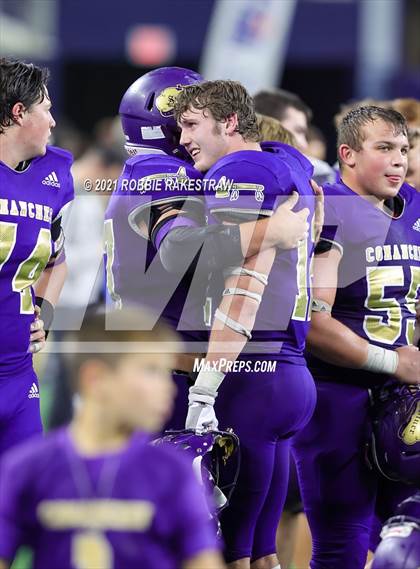 Thumbnail 1 in Hawley vs. Shiner (UIL Football 2A D1 Finals) photogallery.