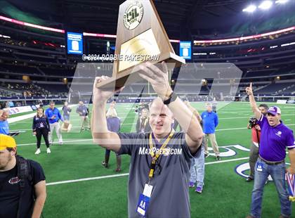 Thumbnail 1 in Hawley vs. Shiner (UIL Football 2A D1 Finals) photogallery.