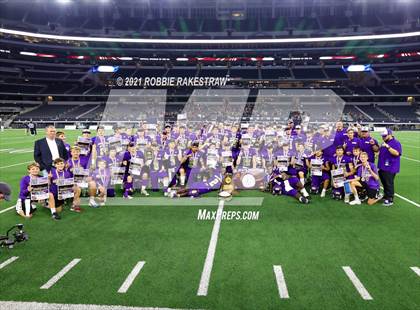 Thumbnail 2 in Hawley vs. Shiner (UIL Football 2A D1 Finals) photogallery.