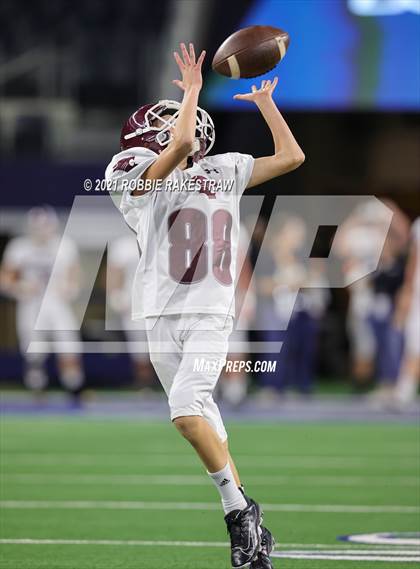 Thumbnail 1 in Hawley vs. Shiner (UIL Football 2A D1 Finals) photogallery.