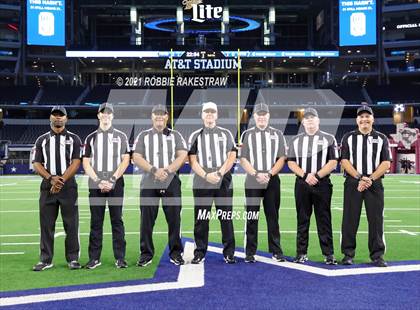 Thumbnail 1 in Hawley vs. Shiner (UIL Football 2A D1 Finals) photogallery.