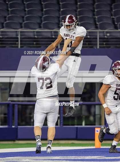 Thumbnail 1 in Hawley vs. Shiner (UIL Football 2A D1 Finals) photogallery.