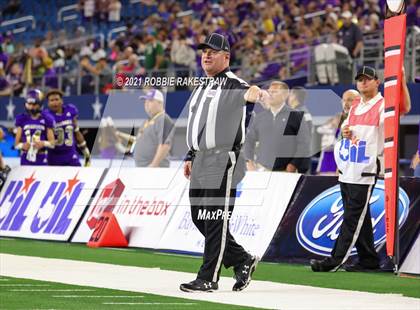 Thumbnail 3 in Hawley vs. Shiner (UIL Football 2A D1 Finals) photogallery.