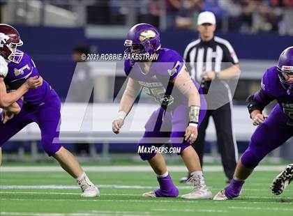Thumbnail 1 in Hawley vs. Shiner (UIL Football 2A D1 Finals) photogallery.