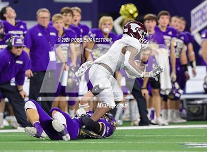Thumbnail 2 in Hawley vs. Shiner (UIL Football 2A D1 Finals) photogallery.