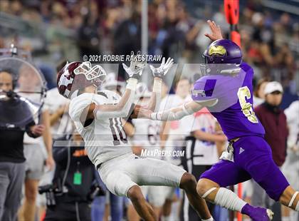 Thumbnail 1 in Hawley vs. Shiner (UIL Football 2A D1 Finals) photogallery.
