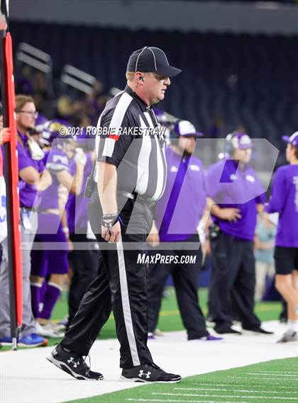 Thumbnail 1 in Hawley vs. Shiner (UIL Football 2A D1 Finals) photogallery.