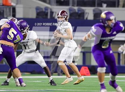 Thumbnail 2 in Hawley vs. Shiner (UIL Football 2A D1 Finals) photogallery.