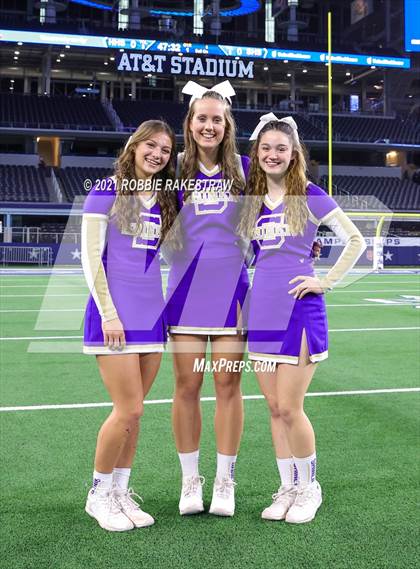 Thumbnail 1 in Hawley vs. Shiner (UIL Football 2A D1 Finals) photogallery.