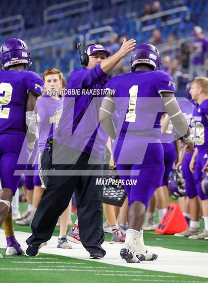 Thumbnail 3 in Hawley vs. Shiner (UIL Football 2A D1 Finals) photogallery.