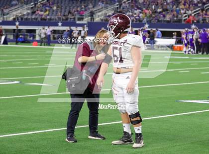 Thumbnail 2 in Hawley vs. Shiner (UIL Football 2A D1 Finals) photogallery.
