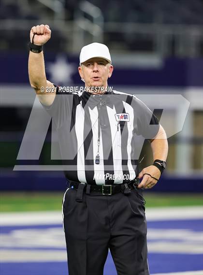 Thumbnail 1 in Hawley vs. Shiner (UIL Football 2A D1 Finals) photogallery.