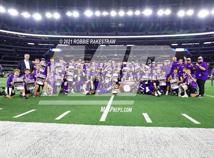 Thumbnail 3 in Hawley vs. Shiner (UIL Football 2A D1 Finals) photogallery.