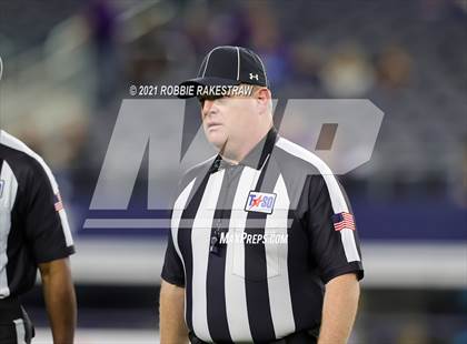 Thumbnail 3 in Hawley vs. Shiner (UIL Football 2A D1 Finals) photogallery.