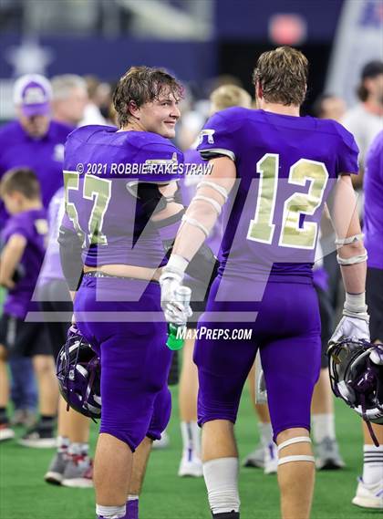 Thumbnail 2 in Hawley vs. Shiner (UIL Football 2A D1 Finals) photogallery.