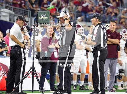 Thumbnail 2 in Hawley vs. Shiner (UIL Football 2A D1 Finals) photogallery.